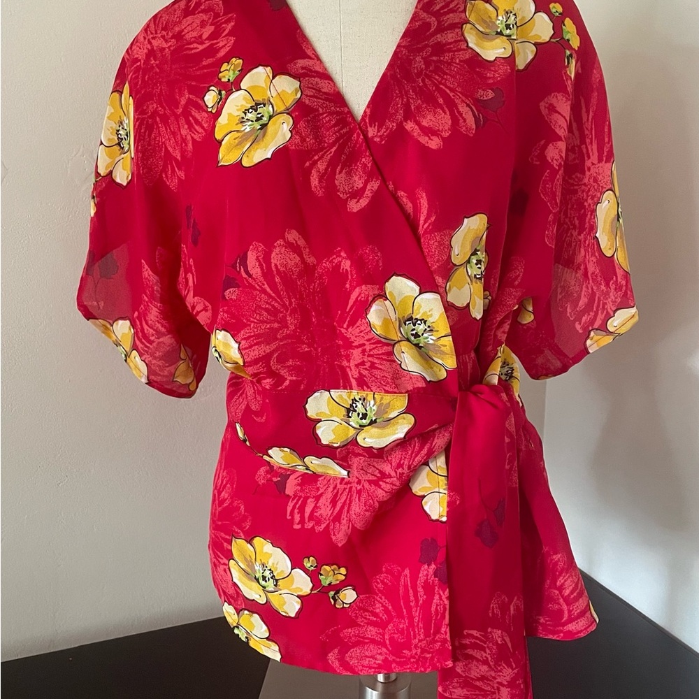 Stunning Michele Michelle Kimono Red Wrap Blouse with Short Sleeves a Tie Front - Picture 1 of 9